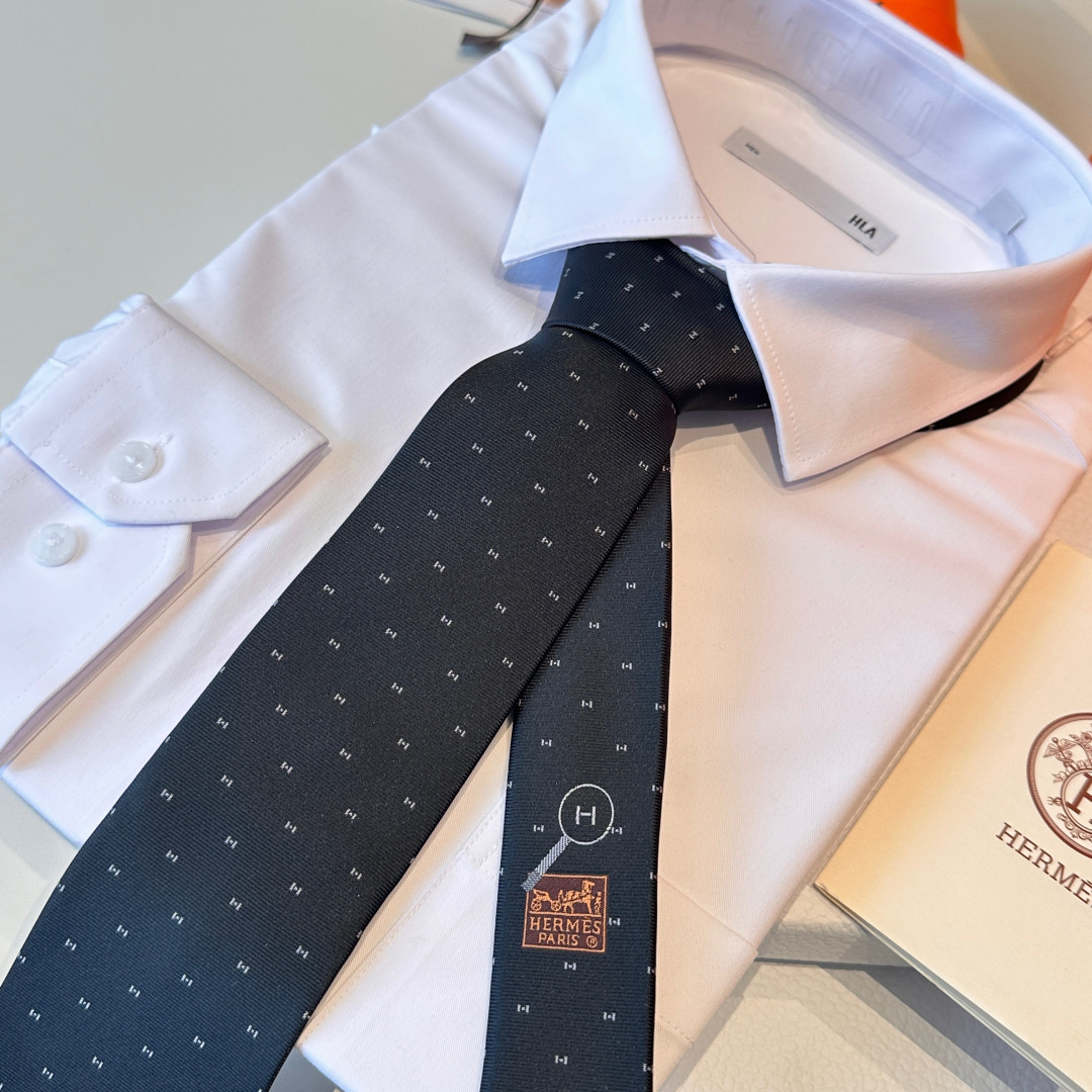 特 领带新款出货啦‼‼爱马仕男士新款领带系列👔👔，让男士可以充分展示自己个性。100%顶级斜纹真丝手工定