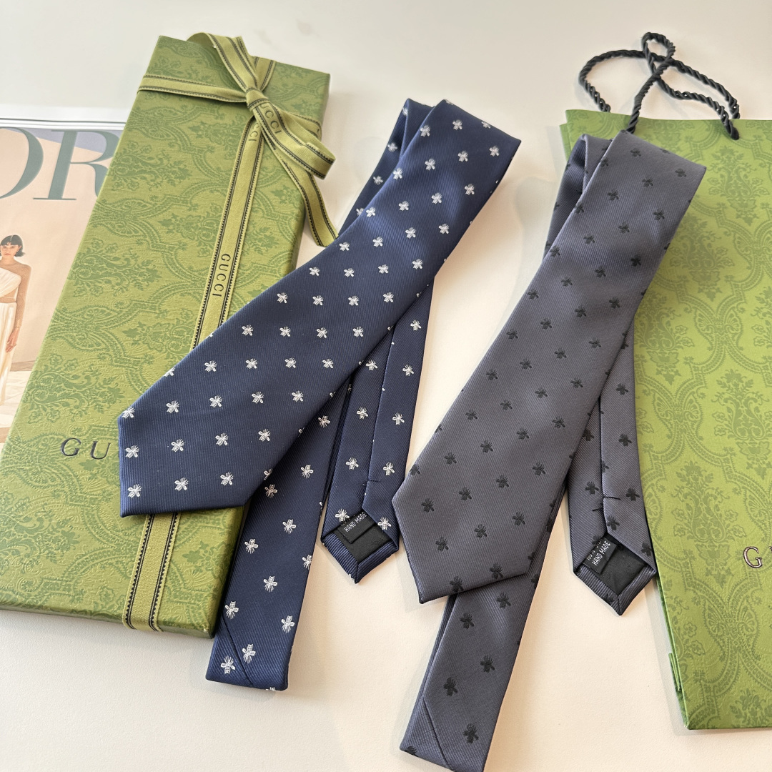 👏👏上新🥁🎉G家男士领带系列👔👔，稀有🐝🐝展现精湛手工与时尚优雅的理想选择，这款领带将标志性的主题动物小