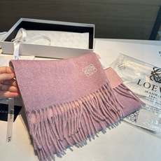 上新!Loewe · 罗意威️难得一见的温柔配色,低调又不失优雅❗️】重点推荐❗️双面配色,一条围巾两种风格搭配,高级舒 上新!Loewe · 罗意威️难得一见的温柔配色,低调又不失优雅❗️】重点推荐❗️双面配色,一条围巾两种风格搭配,高级舒