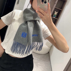 上新!Loewe · 罗意威️难得一见的温柔配色,低调又不失优雅❗️】重点推荐❗️双面配色,一条围巾两种风格搭配,高级舒 上新!Loewe · 罗意威️难得一见的温柔配色,低调又不失优雅❗️】重点推荐❗️双面配色,一条围巾两种风格搭配,高级舒