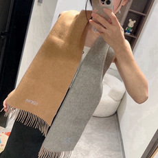 上新!Loewe · 罗意威️难得一见的温柔配色,低调又不失优雅❗️】重点推荐❗️双面配色,一条围巾两种风格搭配,高级舒 上新!Loewe · 罗意威️难得一见的温柔配色,低调又不失优雅❗️】重点推荐❗️双面配色,一条围巾两种风格搭配,高级舒