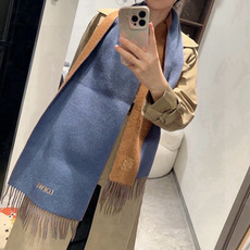 上新!Loewe · 罗意威️难得一见的温柔配色,低调又不失优雅❗️】重点推荐❗️双面配色,一条围巾两种风格搭配,高级舒 上新!Loewe · 罗意威️难得一见的温柔配色,低调又不失优雅❗️】重点推荐❗️双面配色,一条围巾两种风格搭配,高级舒