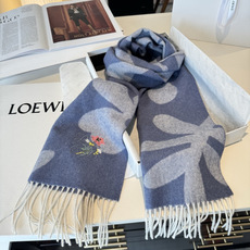上新!Loewe · 罗意威️难得一见的温柔配色,低调又不失优雅❗️】重点推荐❗️双面配色,一条围巾两种风格搭配,高级舒 上新!Loewe · 罗意威️难得一见的温柔配色,低调又不失优雅❗️】重点推荐❗️双面配色,一条围巾两种风格搭配,高级舒