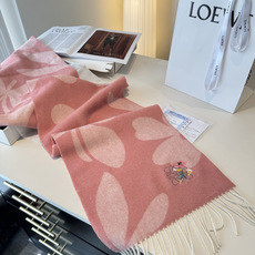 上新!Loewe · 罗意威️难得一见的温柔配色,低调又不失优雅❗️】重点推荐❗️双面配色,一条围巾两种风格搭配,高级舒 上新!Loewe · 罗意威️难得一见的温柔配色,低调又不失优雅❗️】重点推荐❗️双面配色,一条围巾两种风格搭配,高级舒