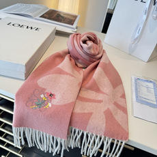 上新!Loewe · 罗意威️难得一见的温柔配色,低调又不失优雅❗️】重点推荐❗️双面配色,一条围巾两种风格搭配,高级舒 上新!Loewe · 罗意威️难得一见的温柔配色,低调又不失优雅❗️】重点推荐❗️双面配色,一条围巾两种风格搭配,高级舒