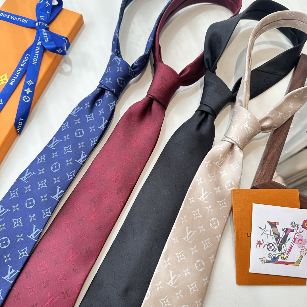 👏👏专柜同歩👔👔精致的小Logo提花，低调奢华大气的配色，这款领带将Lv标志性的Damier图案以同色调