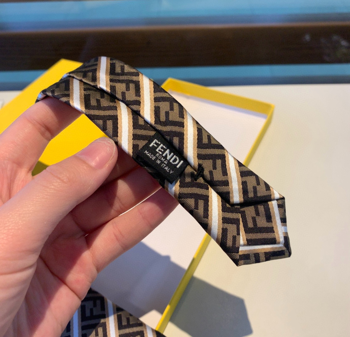 特 👏👏 这款绝了，实物真的很美，男士芬迪爆款领带👔👔，稀有😻😻展现精湛手工与时尚优雅的理想选择，这款采