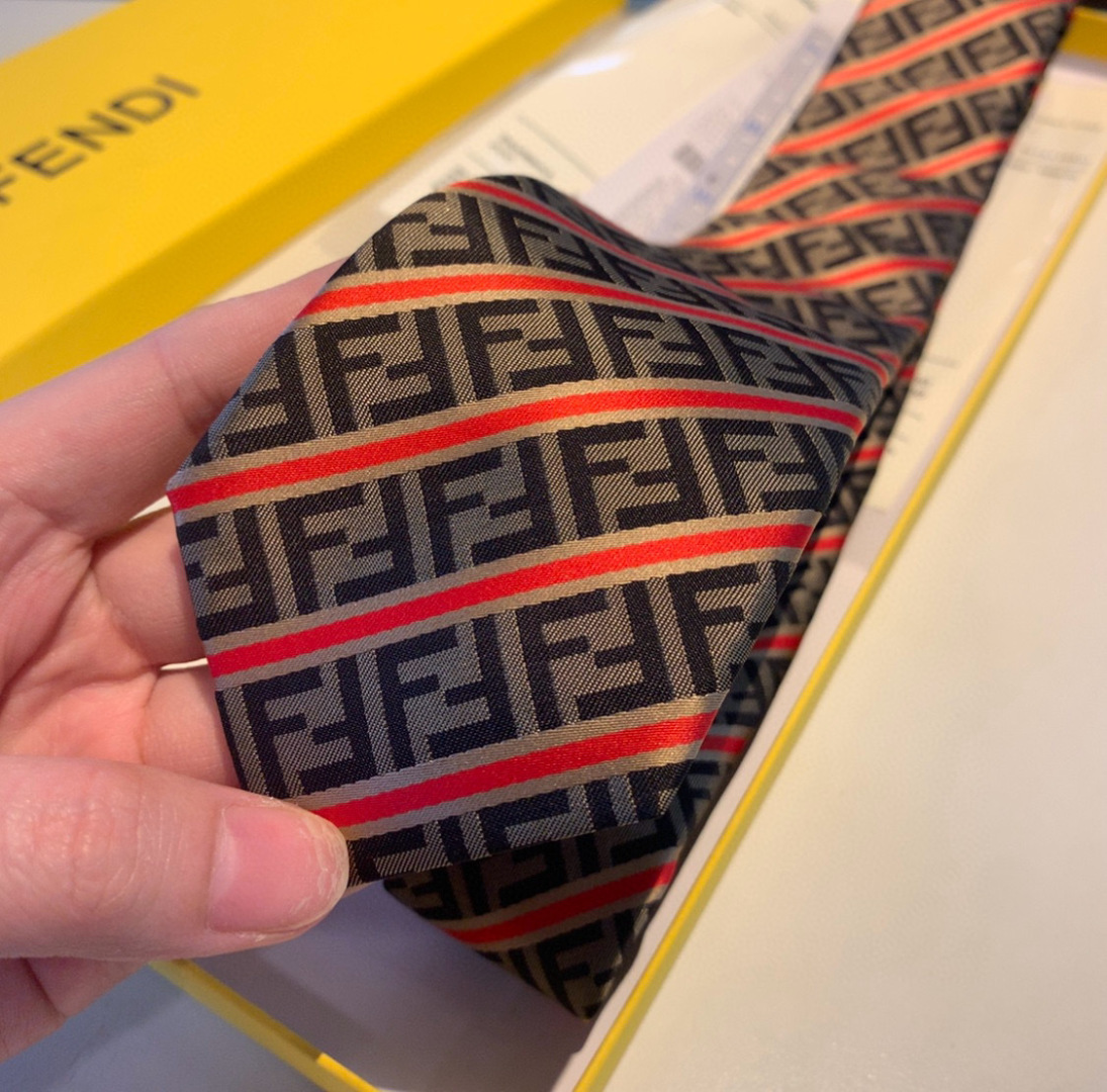 特 👏👏 这款绝了，实物真的很美，男士芬迪爆款领带👔👔，稀有😻😻展现精湛手工与时尚优雅的理想选择，这款采