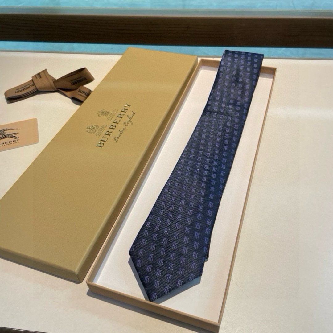 👏B家专柜同步领带出货啦‼️‼️ 巴宝莉男士👔👔，稀有😻😻展现精湛手工与时尚优雅的理想选择，以最经典的巴