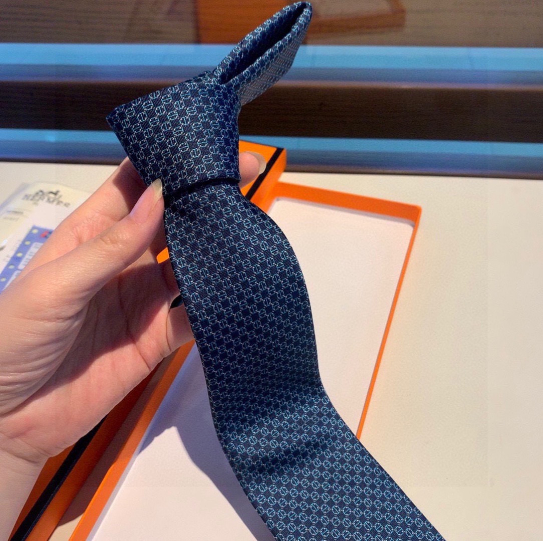 特 领带新款出货啦‼️‼️爱马仕男士新款领带系列👔👔，让男士可以充分展示自己个性。100%顶级斜纹真丝手