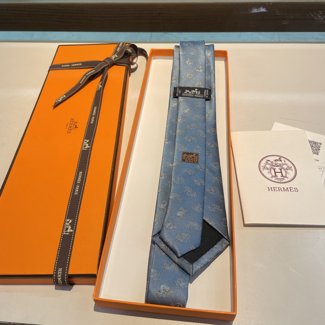 特 领带新款出货啦‼️‼️爱马仕男士新款领带系列👔👔，让男士可以充分展示自己个性。100%顶级斜纹真丝手