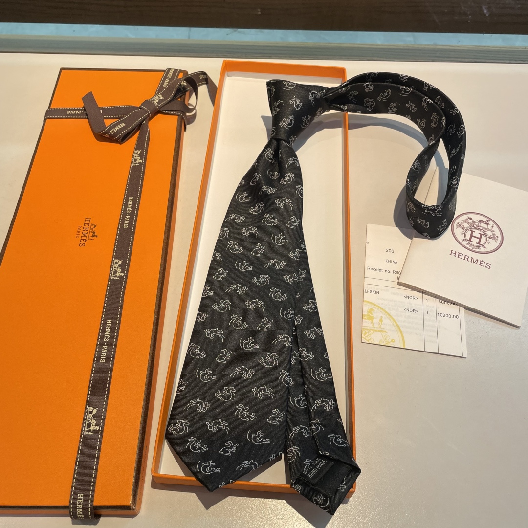 特 领带新款出货啦‼️‼️爱马仕男士新款领带系列👔👔，让男士可以充分展示自己个性。100%顶级斜纹真丝手