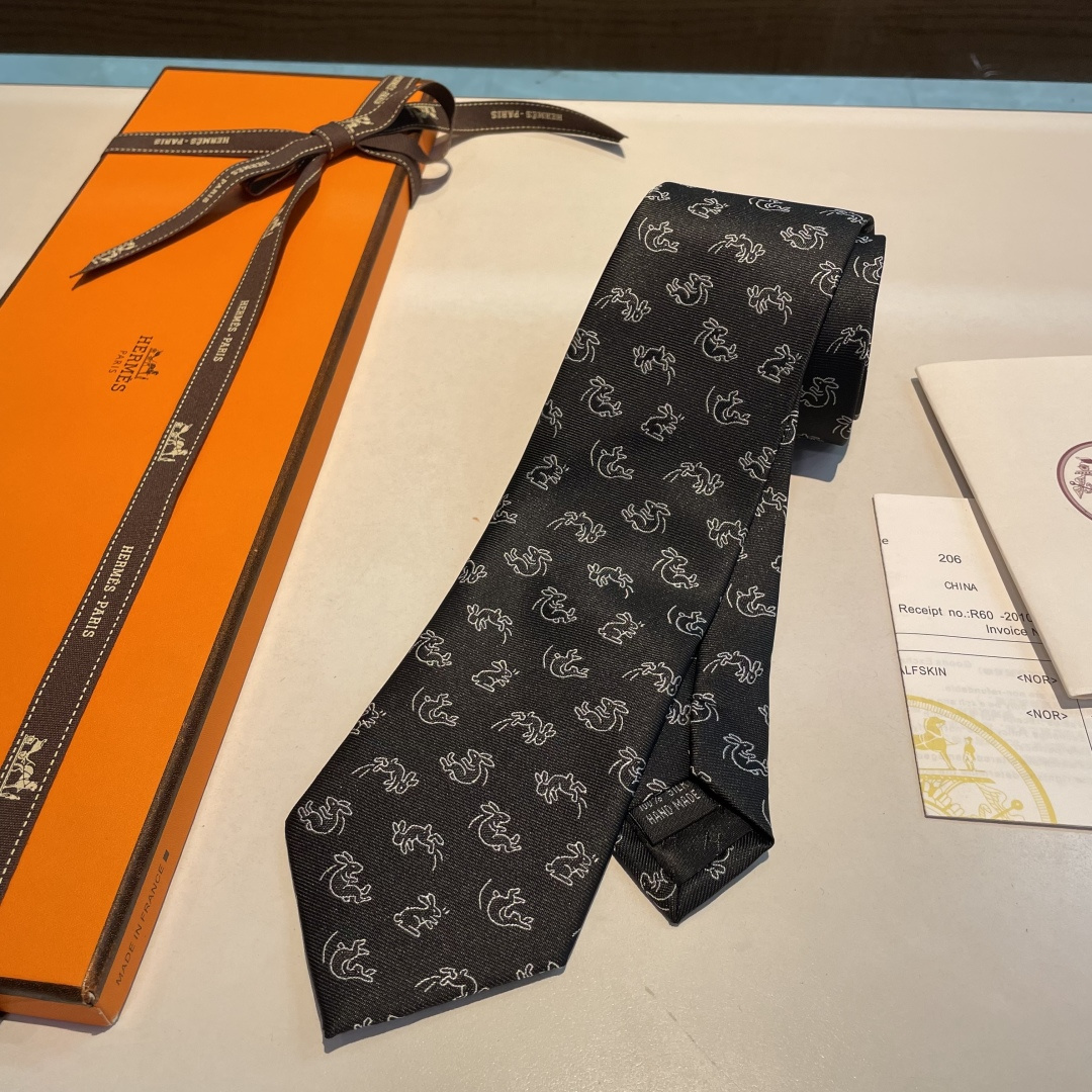 特 领带新款出货啦‼️‼️爱马仕男士新款领带系列👔👔，让男士可以充分展示自己个性。100%顶级斜纹真丝手