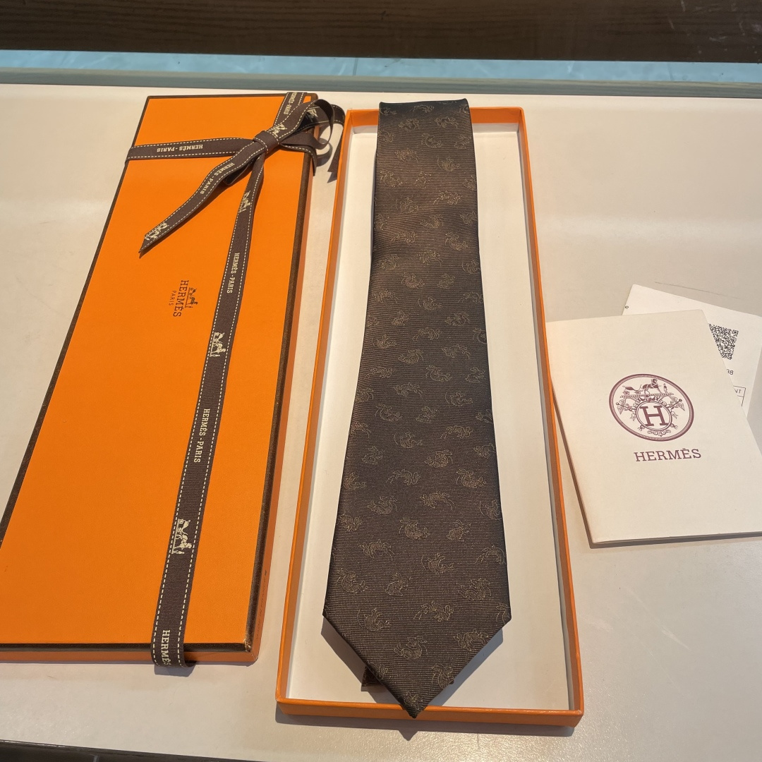 特 领带新款出货啦‼️‼️爱马仕男士新款领带系列👔👔，让男士可以充分展示自己个性。100%顶级斜纹真丝手