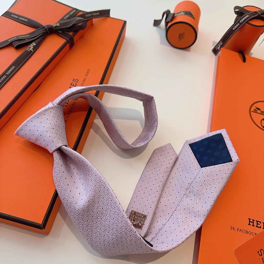 领带新款出货啦‼️‼️爱马仕男士新款领带系列👔👔，让男士可以充分展示自己个性。100%顶级斜纹真丝手工定