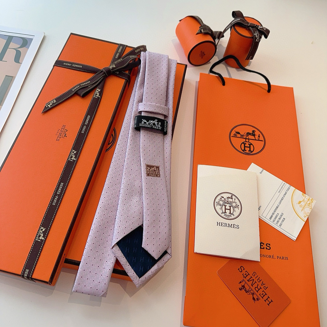 领带新款出货啦‼️‼️爱马仕男士新款领带系列👔👔，让男士可以充分展示自己个性。100%顶级斜纹真丝手工定