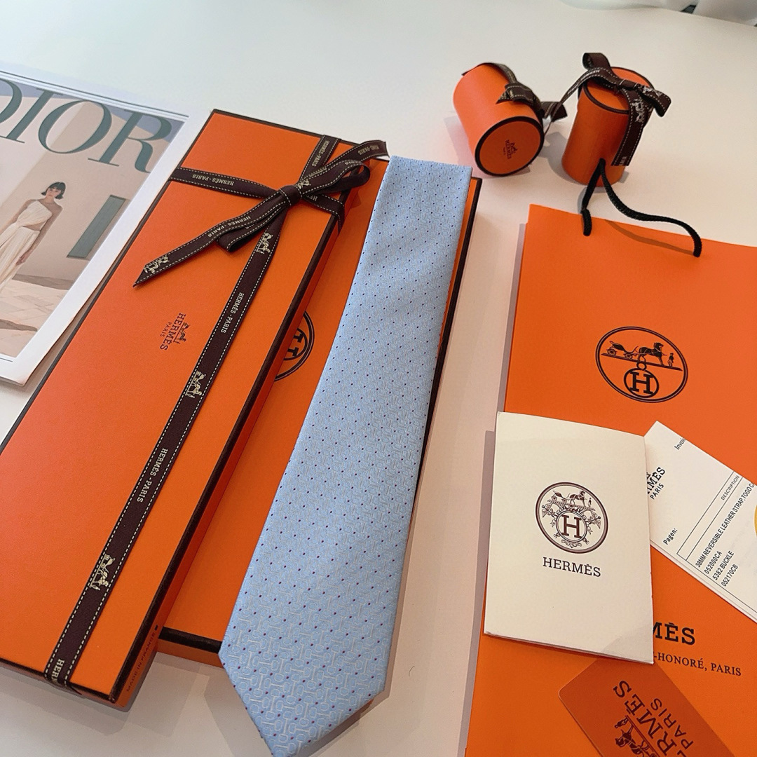 领带新款出货啦‼️‼️爱马仕男士新款领带系列👔👔，让男士可以充分展示自己个性。100%顶级斜纹真丝手工定