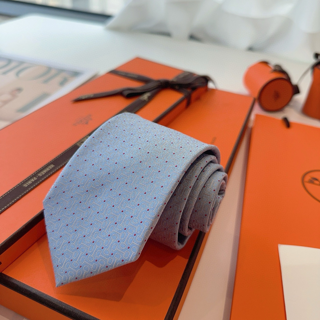 领带新款出货啦‼️‼️爱马仕男士新款领带系列👔👔，让男士可以充分展示自己个性。100%顶级斜纹真丝手工定