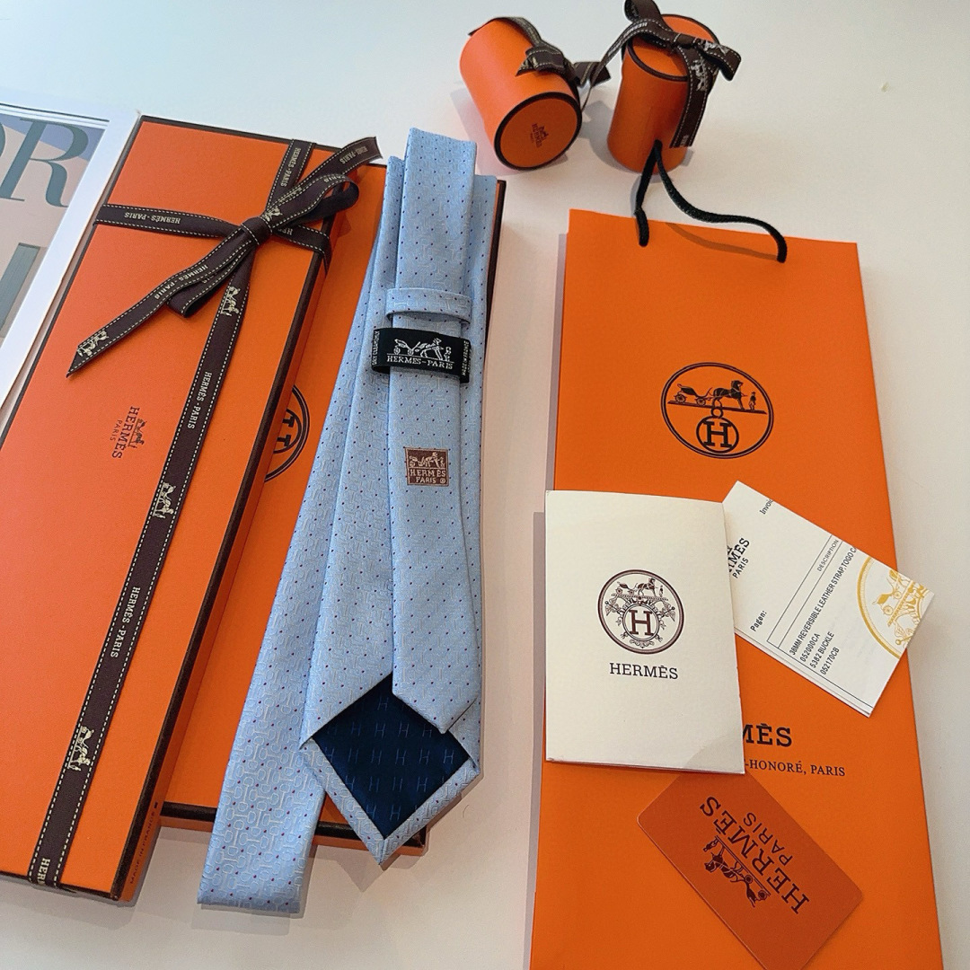 领带新款出货啦‼️‼️爱马仕男士新款领带系列👔👔，让男士可以充分展示自己个性。100%顶级斜纹真丝手工定