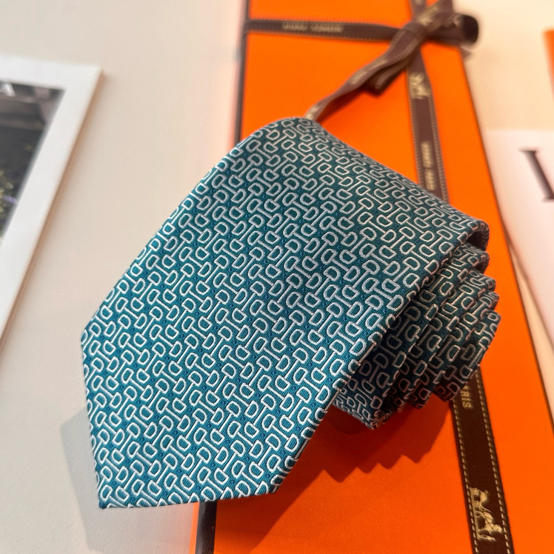 特 领带新款出货啦‼️‼️爱马仕男士新款领带系列👔👔，让男士可以充分展示自己个性。100%顶级斜纹真丝手