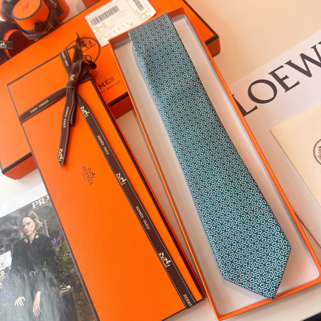 特 领带新款出货啦‼️‼️爱马仕男士新款领带系列👔👔，让男士可以充分展示自己个性。100%顶级斜纹真丝手