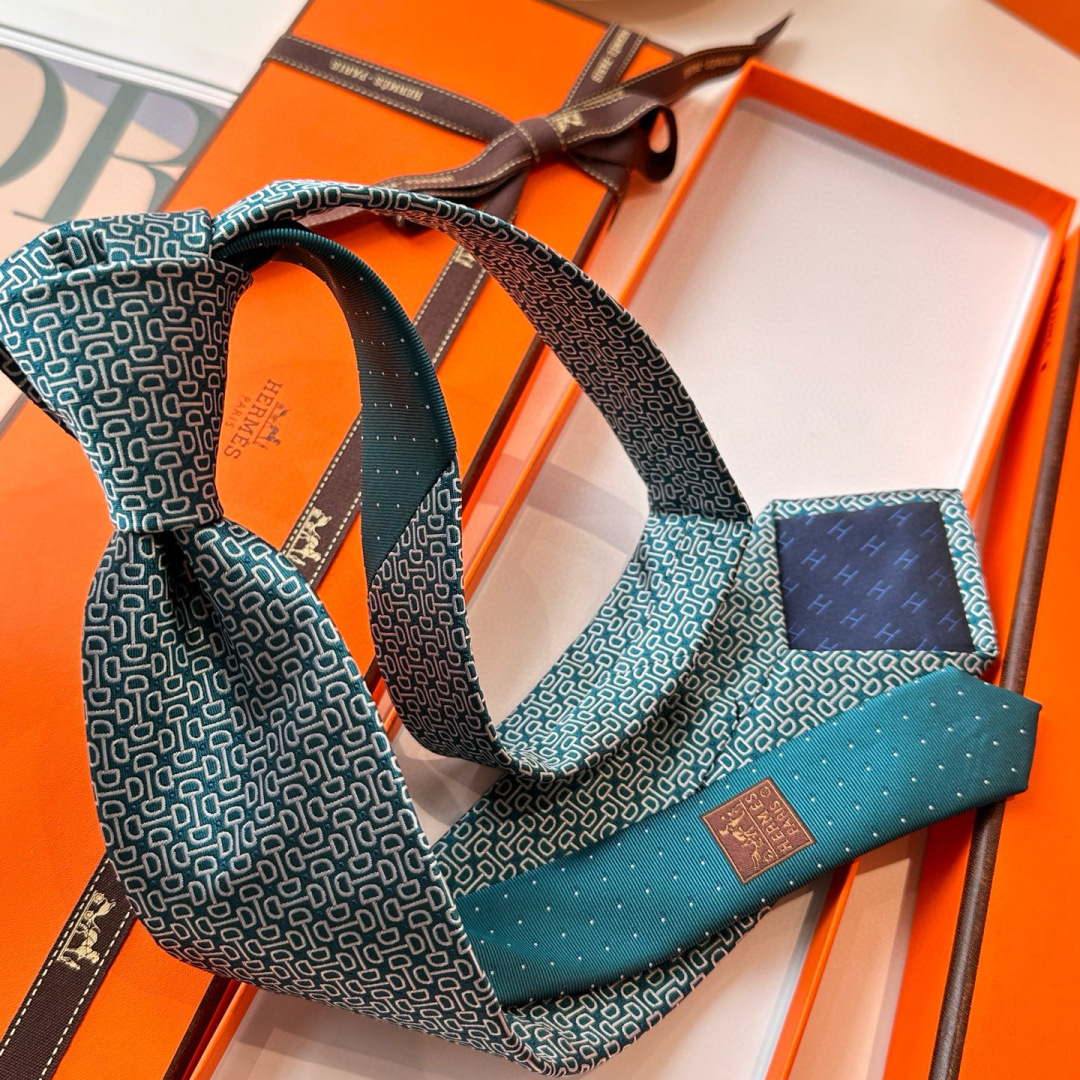 特 领带新款出货啦‼️‼️爱马仕男士新款领带系列👔👔，让男士可以充分展示自己个性。100%顶级斜纹真丝手