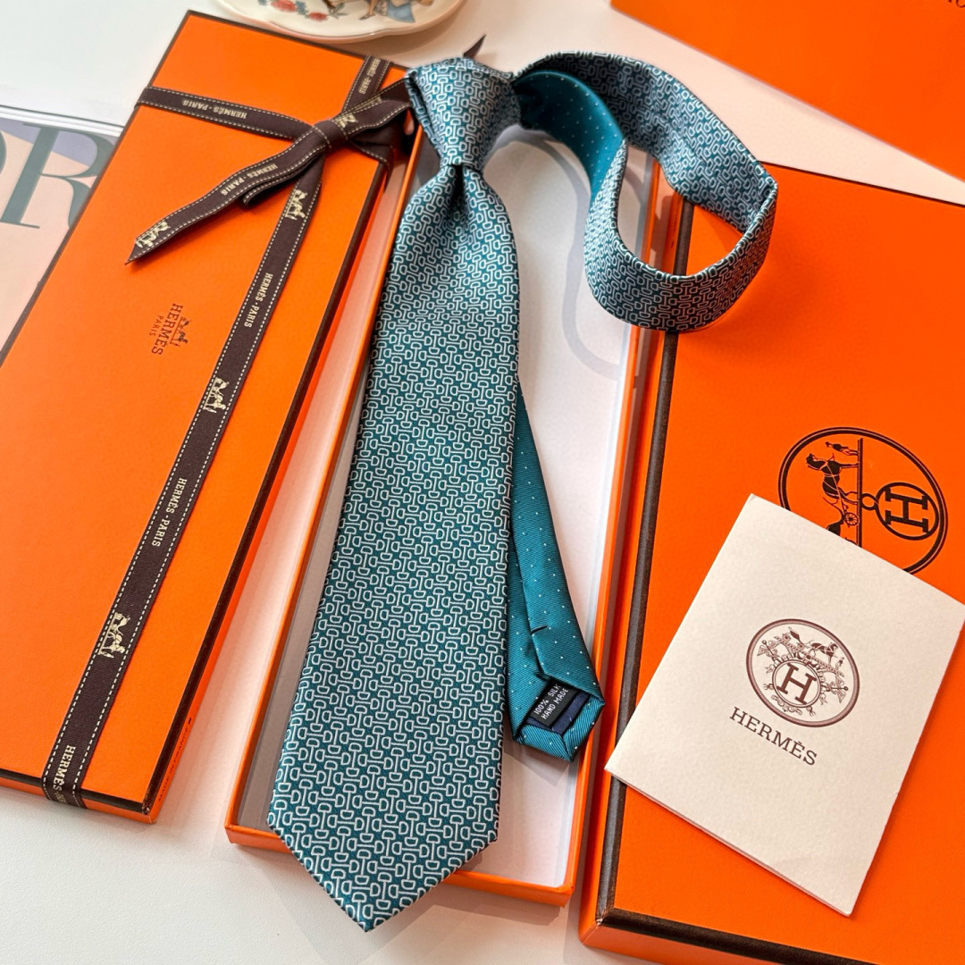 特 领带新款出货啦‼️‼️爱马仕男士新款领带系列👔👔，让男士可以充分展示自己个性。100%顶级斜纹真丝手