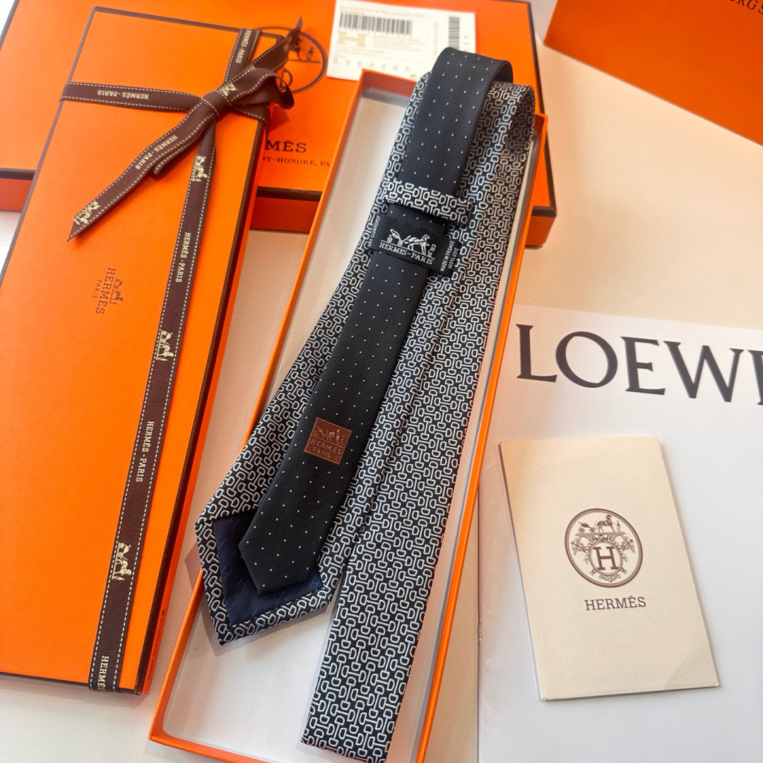 特 领带新款出货啦‼️‼️爱马仕男士新款领带系列👔👔，让男士可以充分展示自己个性。100%顶级斜纹真丝手