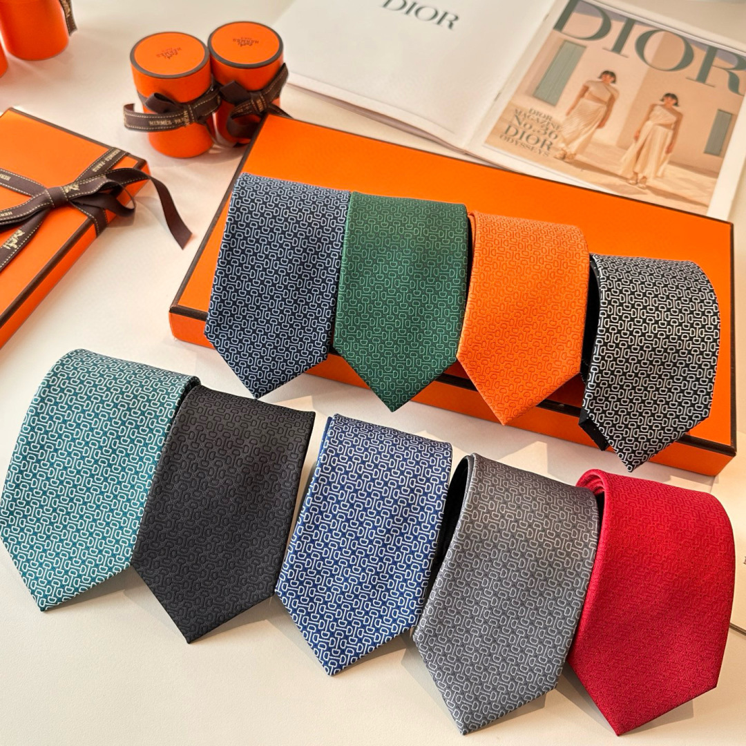 特 领带新款出货啦‼️‼️爱马仕男士新款领带系列👔👔，让男士可以充分展示自己个性。100%顶级斜纹真丝手