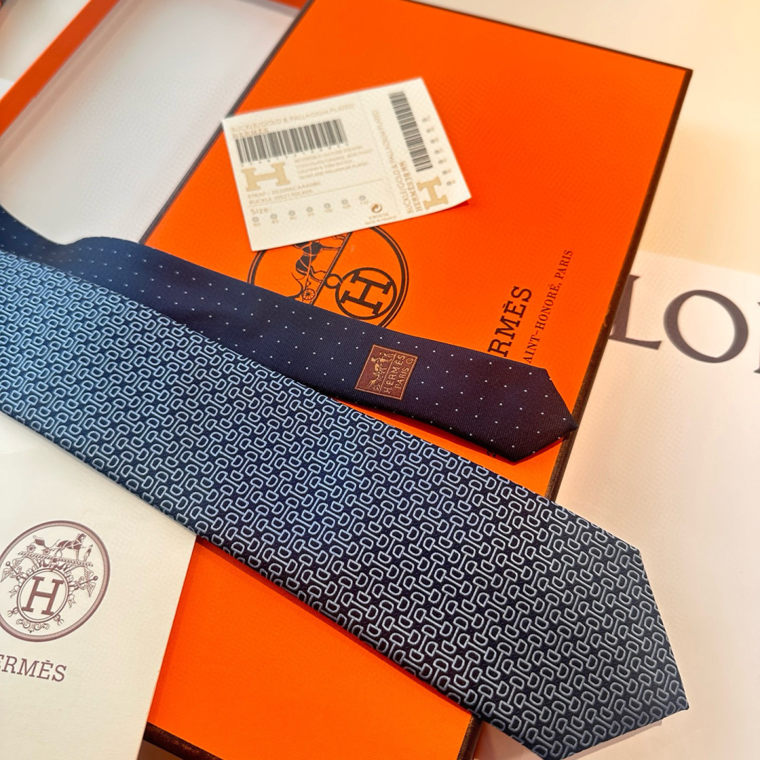 特 领带新款出货啦‼️‼️爱马仕男士新款领带系列👔👔，让男士可以充分展示自己个性。100%顶级斜纹真丝手