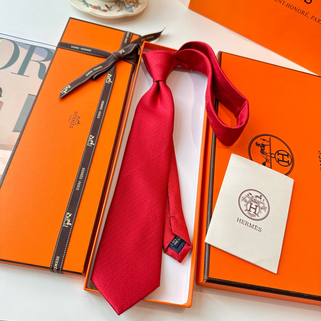 特 领带新款出货啦‼️‼️爱马仕男士新款领带系列👔👔，让男士可以充分展示自己个性。100%顶级斜纹真丝手