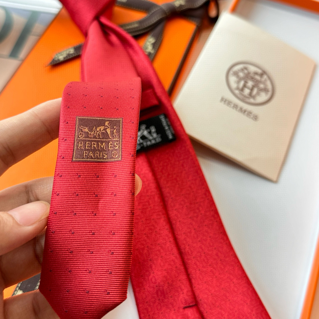 特 领带新款出货啦‼️‼️爱马仕男士新款领带系列👔👔，让男士可以充分展示自己个性。100%顶级斜纹真丝手
