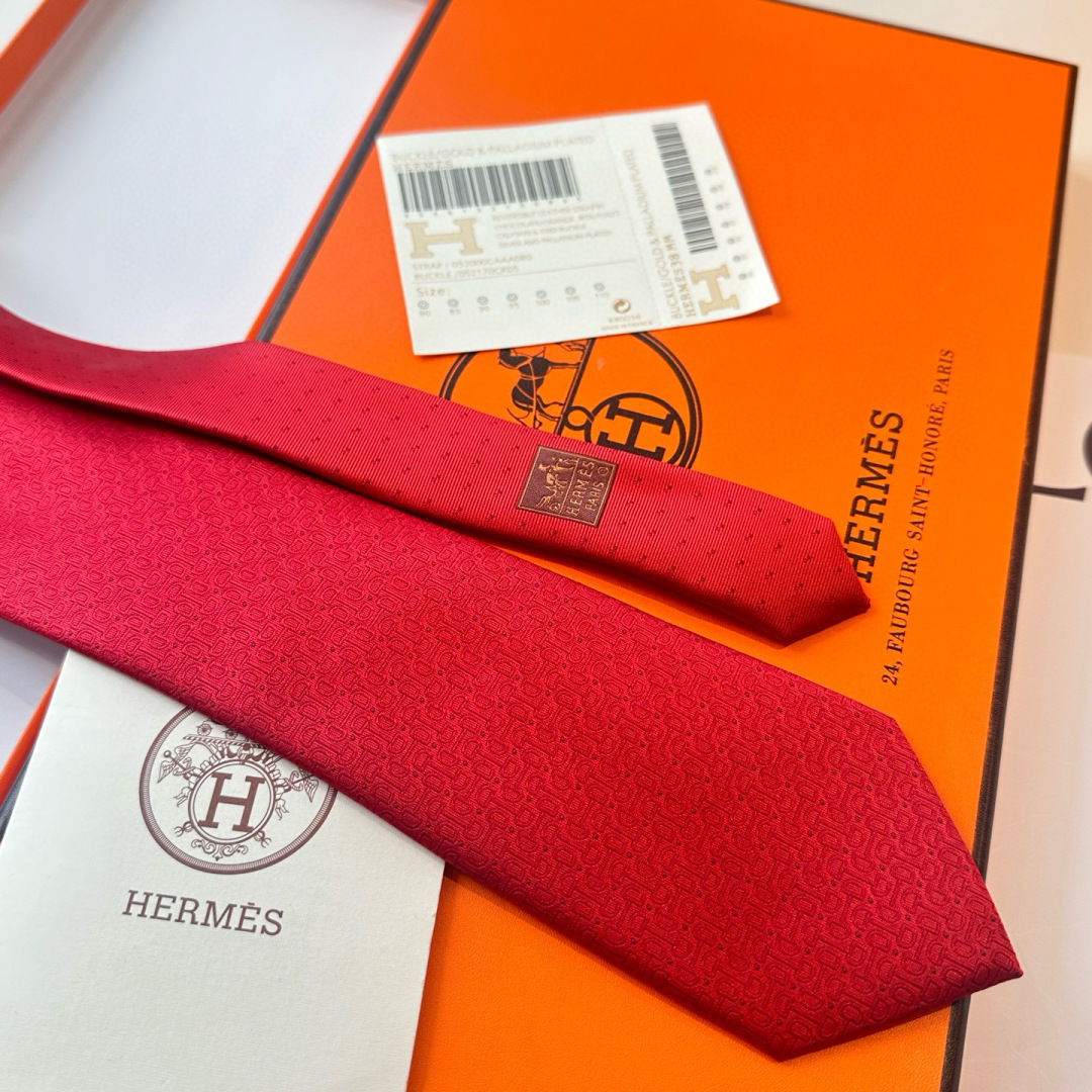 特 领带新款出货啦‼️‼️爱马仕男士新款领带系列👔👔，让男士可以充分展示自己个性。100%顶级斜纹真丝手