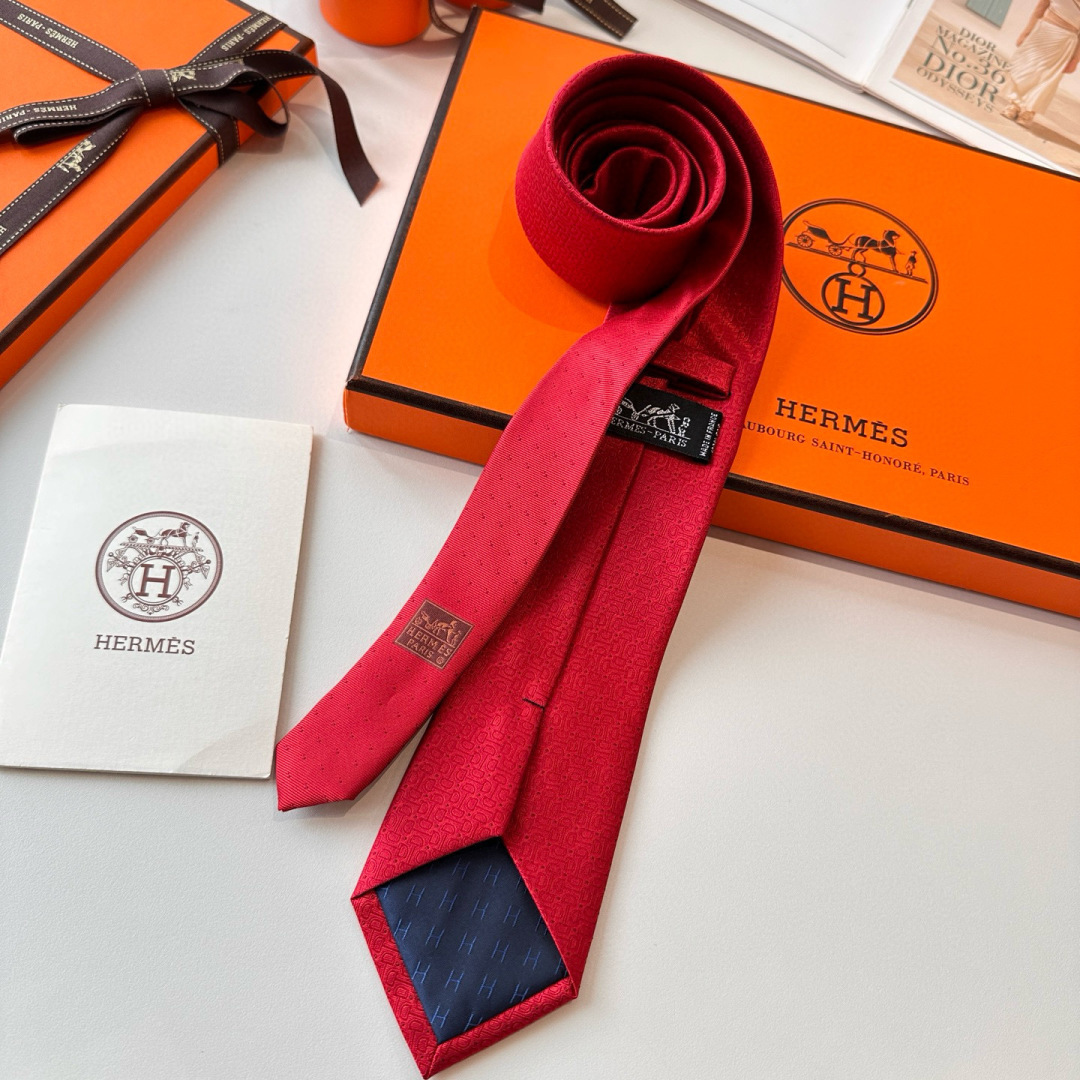 特 领带新款出货啦‼️‼️爱马仕男士新款领带系列👔👔，让男士可以充分展示自己个性。100%顶级斜纹真丝手
