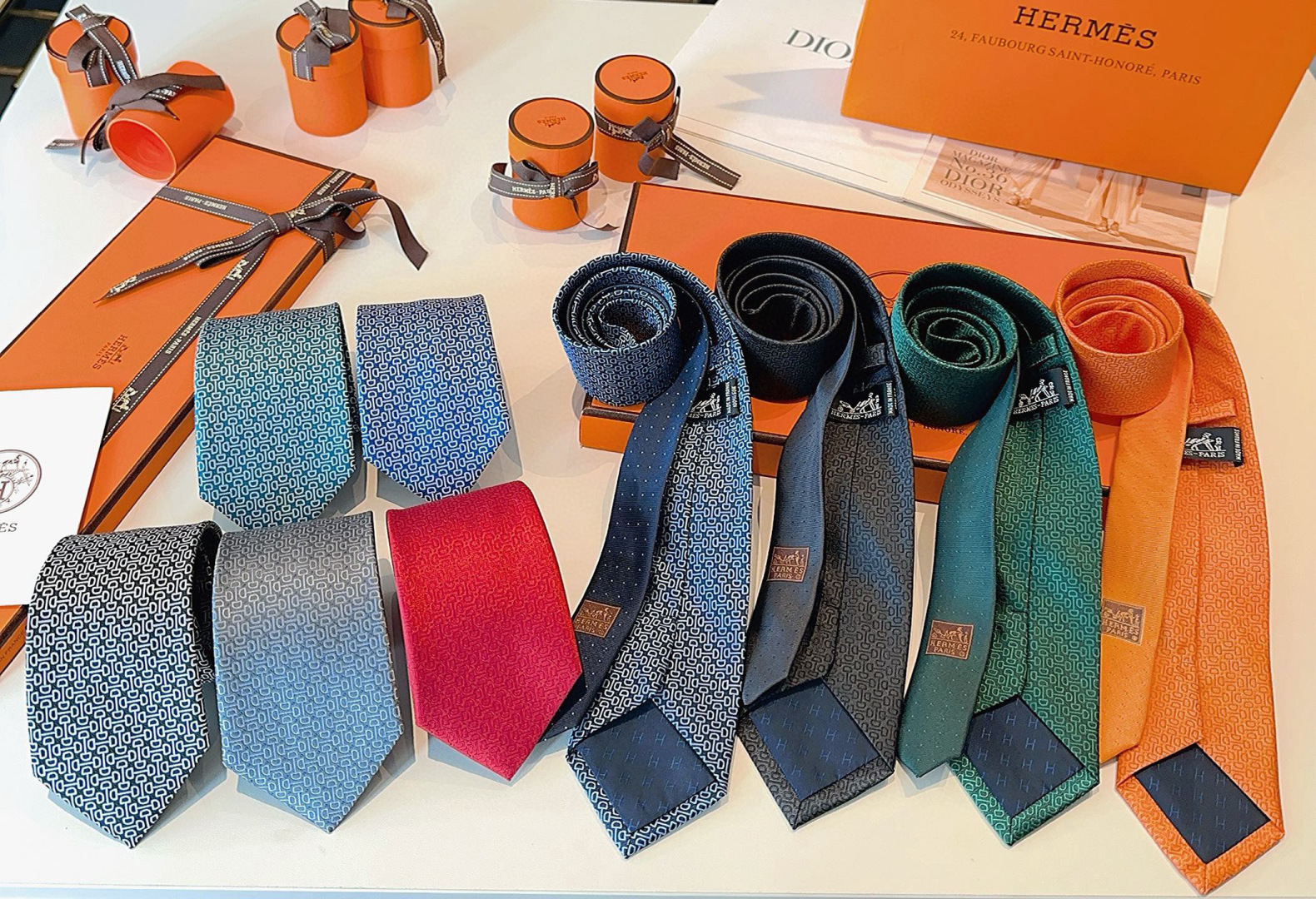 特 领带新款出货啦‼️‼️爱马仕男士新款领带系列👔👔，让男士可以充分展示自己个性。100%顶级斜纹真丝手