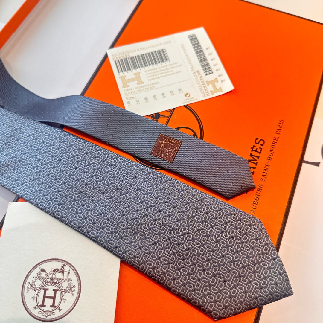 特 领带新款出货啦‼️‼️爱马仕男士新款领带系列👔👔，让男士可以充分展示自己个性。100%顶级斜纹真丝手