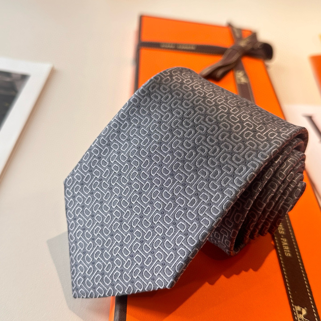 特 领带新款出货啦‼️‼️爱马仕男士新款领带系列👔👔，让男士可以充分展示自己个性。100%顶级斜纹真丝手