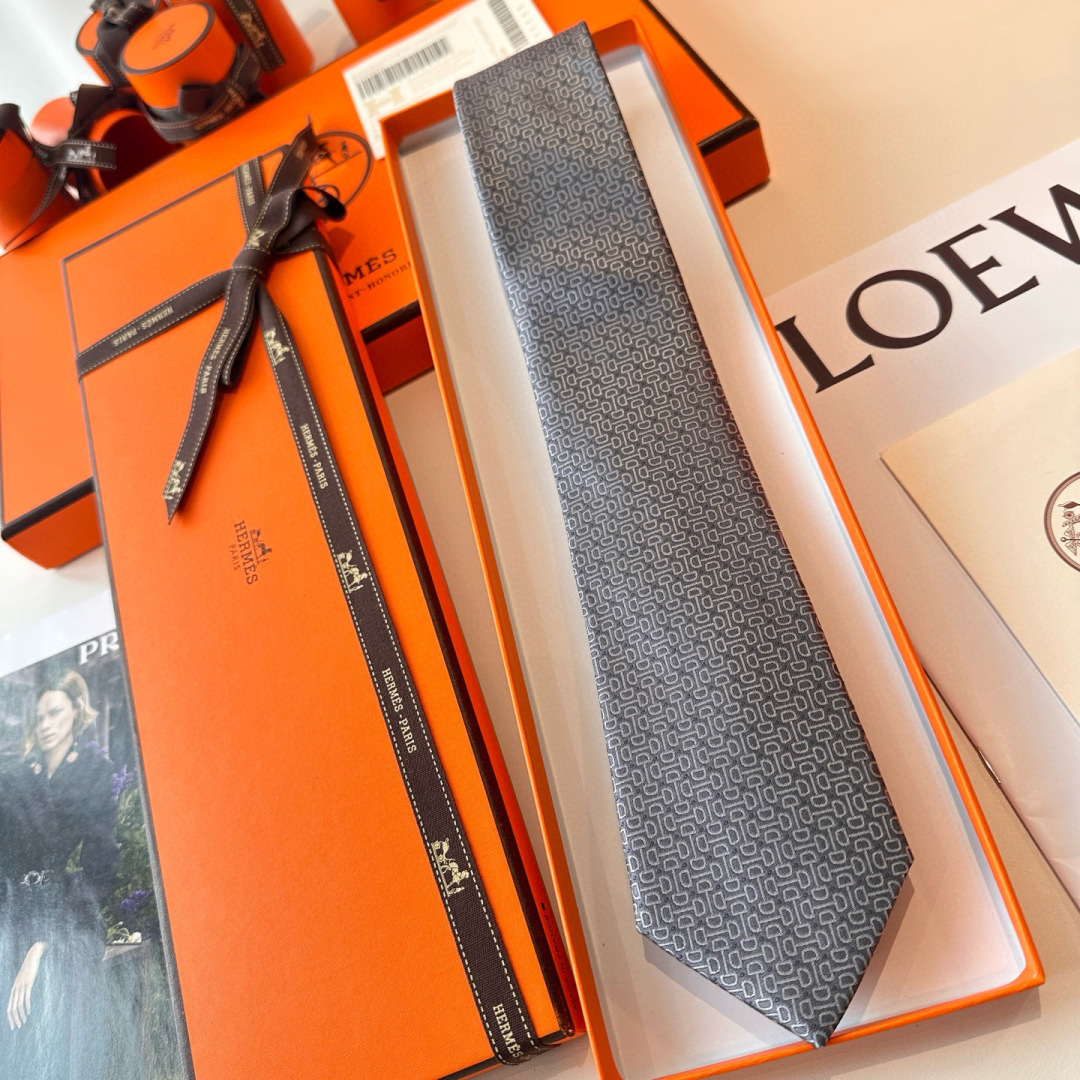特 领带新款出货啦‼️‼️爱马仕男士新款领带系列👔👔，让男士可以充分展示自己个性。100%顶级斜纹真丝手
