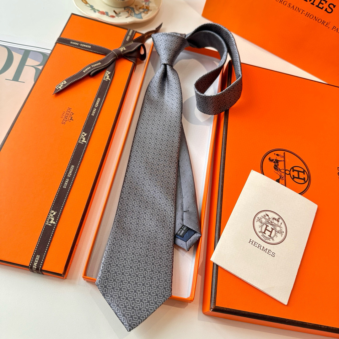 特 领带新款出货啦‼️‼️爱马仕男士新款领带系列👔👔，让男士可以充分展示自己个性。100%顶级斜纹真丝手
