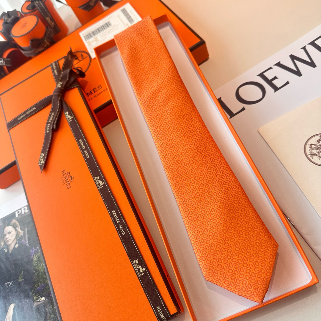 特 领带新款出货啦‼️‼️爱马仕男士新款领带系列👔👔，让男士可以充分展示自己个性。100%顶级斜纹真丝手