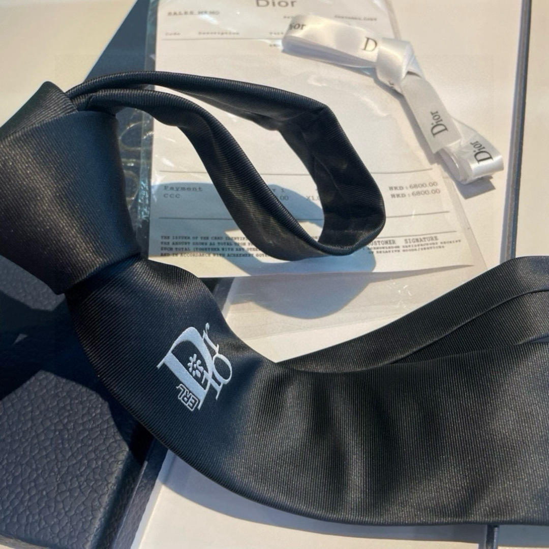 爆款到👏👏Do家新款领带 👔👔Dior男士【D家LOGO系列领带】，稀有😻😻展现精湛手工与时尚优雅的理想