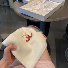 重点推荐!!!高级舒适时髦气质,相信我的就收吧!香奈儿这款触动内心的柔美围巾,无法模仿的颜色和气质!!!围巾光影下还会有 重点推荐!!!高级舒适时髦气质,相信我的就收吧!香奈儿这款触动内心的柔美围巾,无法模仿的颜色和气质!!!围巾光影下还会有