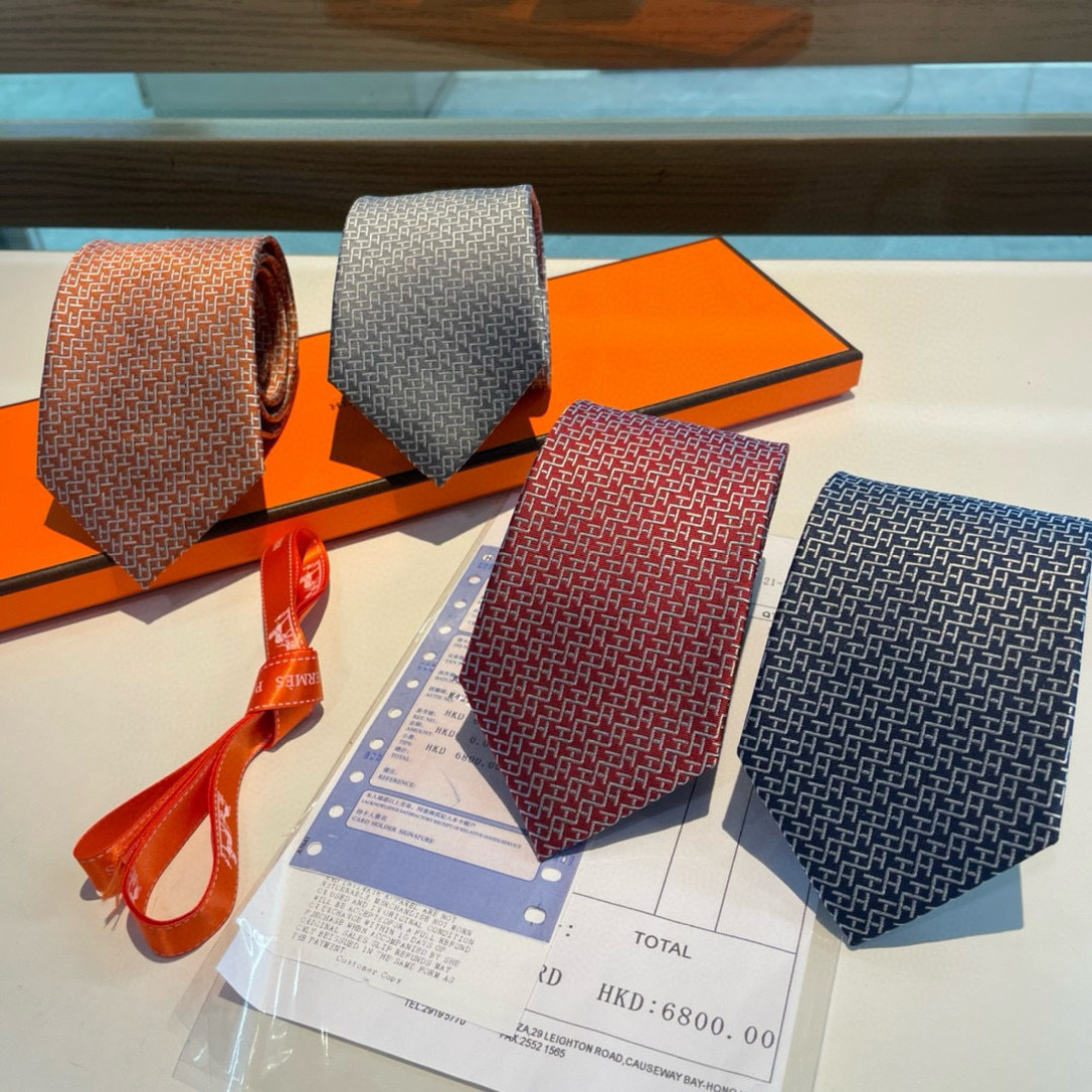 NO:710580,Men's new tie series, rare H family, has a thousand ties with different prints released every year. From the original geometric patterns to express equestrian activities, now the styles are much richer, with lively animals or daily life objects as themes, allowing men to fully display their personality. Top-quality twill silk handmade custom ties, ties, real silk, ties19860909男士新款领带系列,稀有H家每年都有一千条不同印花的领带面世,从最初的多以几何图案表现骑术活动为主,到如今的款式则丰富得多,以活泼的动物或日常生活 事物为主题,让男士可以充分展示自己个性.顶级斜纹真丝手工定制领带,领带,real silk,ties,accessory