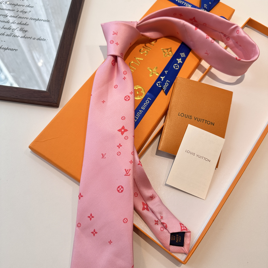 特 路易威登经典领带👔男士必备单品超时尚！高端品质 版型面料都达到品牌标准，，难得的好款，不挑人，上身效