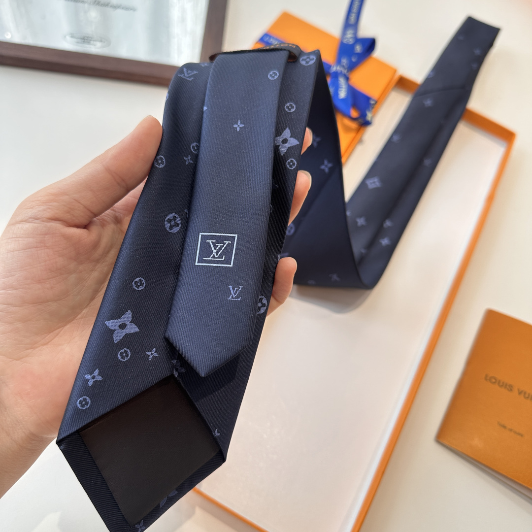 特 路易威登经典领带👔男士必备单品超时尚！高端品质 版型面料都达到品牌标准，，难得的好款，不挑人，上身效