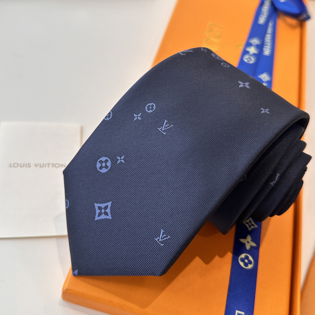 特 路易威登经典领带👔男士必备单品超时尚！高端品质 版型面料都达到品牌标准，，难得的好款，不挑人，上身效