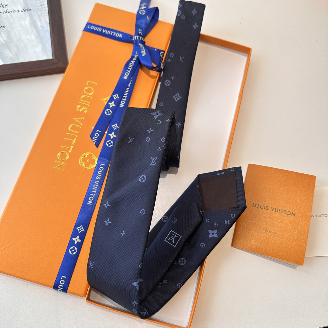 特 路易威登经典领带👔男士必备单品超时尚！高端品质 版型面料都达到品牌标准，，难得的好款，不挑人，上身效