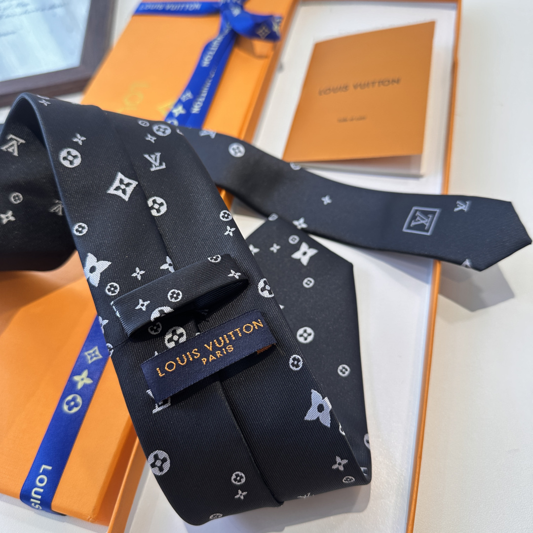 特 路易威登经典领带👔男士必备单品超时尚！高端品质 版型面料都达到品牌标准，，难得的好款，不挑人，上身效