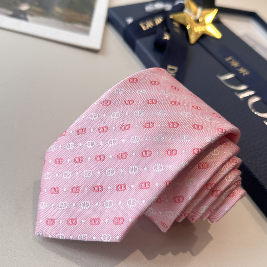 特 爆款到👏👏Do家新款领带 👔👔Dior男士【D家LOGO系列领带】，稀有😻😻展现精湛手工与时尚优雅的