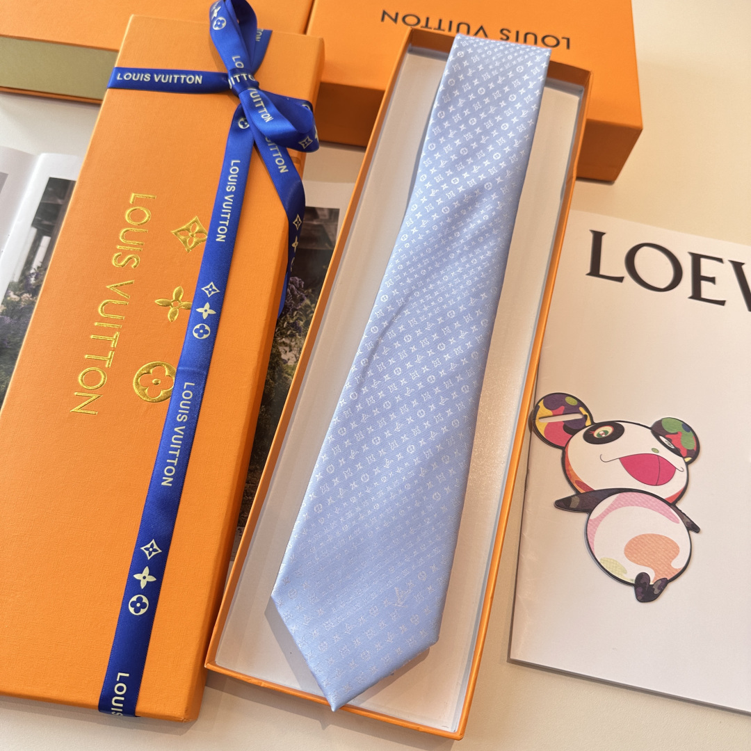 👏👏专柜同歩👔👔精致的小Logo暗纹提花，低调奢华大气的配色，这款领带将Lv标志性的Damier图案以同